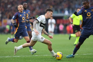 Roma, İtalya 22.12.2024: İtalya Futbol Şampiyonası sırasında Parmalı Dennis Man Serie A Enilive 2024-2025 Roma-Parma Calcio maçında Roma 'da Stadio Olimpico' da.