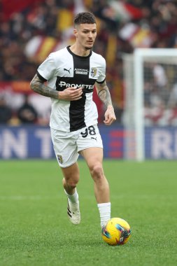 Roma, İtalya 22.12.2024: İtalya Futbol Şampiyonası sırasında Parmalı Dennis Man Serie A Enilive 2024-2025 Roma-Parma Calcio maçında Roma 'da Stadio Olimpico' da.