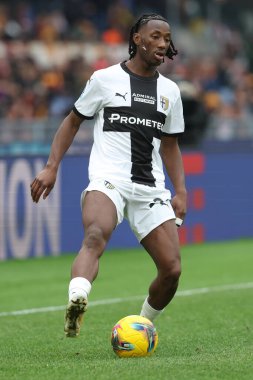 Roma, İtalya 22.12.2024: İtalya Futbol Şampiyonası sırasında Woyo Coulibaly of Parma Serie A Enilive 2024-2025 Roma-Parma Calcio maçında Roma 'daki Stadio Olimpico' da AS Roma - Parma Calcio karşılaşması.