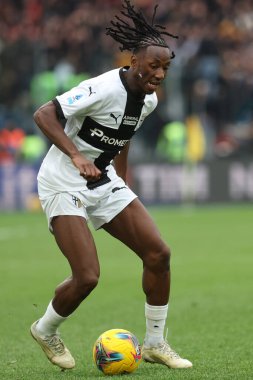 Roma, İtalya 22.12.2024: İtalya Futbol Şampiyonası sırasında Woyo Coulibaly of Parma Serie A Enilive 2024-2025 Roma-Parma Calcio maçında Roma 'daki Stadio Olimpico' da AS Roma - Parma Calcio karşılaşması.