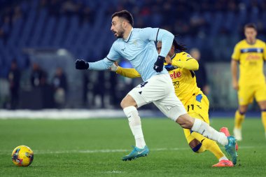 Roma, İtalya 28.12.2024: Atalanta 'dan Ademola Lookman, İtalya futbol şampiyonluğu sırasında Lazio' dan Mario Gila Serie A Enilive 2024-2025 karşılaşmasında SS Lazio, Roma 'daki Stadio Olimpico' da Atalanta Bergamasca Calcio 'ya karşı.