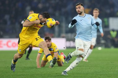 Roma, İtalya 28.12.2024: Atalanta 'dan Sead Kolasinac, Lazio' dan Taty Castellanos İtalyan futbol şampiyonası Serie A Enilive 2024-2025 karşılaşmasında SS Lazio, Roma 'daki Stadio Olimpico' da Atalanta Bergamasca Calcio 'ya karşı.