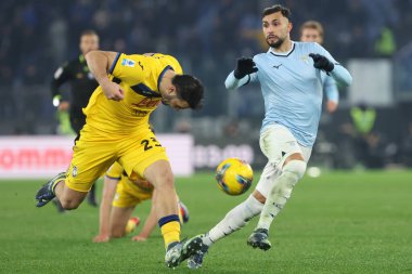Roma, İtalya 28.12.2024: Atalanta 'dan Sead Kolasinac, Lazio' dan Taty Castellanos İtalyan futbol şampiyonası Serie A Enilive 2024-2025 karşılaşmasında SS Lazio, Roma 'daki Stadio Olimpico' da Atalanta Bergamasca Calcio 'ya karşı.