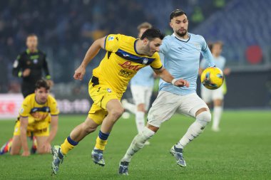 Roma, İtalya 28.12.2024: Atalanta 'dan Sead Kolasinac, Lazio' dan Taty Castellanos İtalyan futbol şampiyonası Serie A Enilive 2024-2025 karşılaşmasında SS Lazio, Roma 'daki Stadio Olimpico' da Atalanta Bergamasca Calcio 'ya karşı.