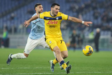 Roma, İtalya 28.12.2024: Atalanta 'dan Sead Kolasinac, Lazio' dan Taty Castellanos İtalyan futbol şampiyonası Serie A Enilive 2024-2025 karşılaşmasında SS Lazio, Roma 'daki Stadio Olimpico' da Atalanta Bergamasca Calcio 'ya karşı.