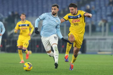 Roma, İtalya 28.12.2024: Lazio 'dan Taty Castellanos, İtalya futbol şampiyonluğu sırasında Atalanta' dan Berat Djimsiti Serie A Enilive 2024-2025 karşılaşmasında SS Lazio, Roma 'daki Stadio Olimpico' da Atalanta Bergamasca Calcio 'ya karşı.