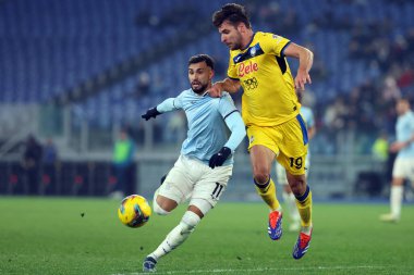 Roma, İtalya 28.12.2024: Lazio 'dan Taty Castellanos, İtalya futbol şampiyonluğu sırasında Atalanta' dan Berat Djimsiti Serie A Enilive 2024-2025 karşılaşmasında SS Lazio, Roma 'daki Stadio Olimpico' da Atalanta Bergamasca Calcio 'ya karşı.