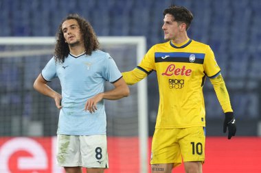 Roma, İtalya 28.12.2024: Lazio 'dan Matteo Guendouzi, İtalya' dan Nicolo Zaniolo Serie A Enilive 2024-2025 karşılaşması sonunda Roma 'daki Stadio Olimpico' da SS Lazio 'ya karşı Atalanta Bergamasca Calcio.