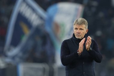 Roma, İtalya 28.12.2024: Marco Baroni teknik direktörü Lazio İtalya futbol şampiyonası sonunda taraftarlarını karşıladı Serie A Enilive 2024-2025 karşılaşması sonunda SS Lazio 'ya karşı Atalanta Bergamasca Calcio Roma' daki Stadio Olimpico 'da.
