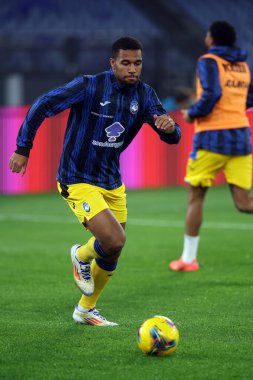 Roma, İtalya 28.12.2024: İtalyan futbol şampiyonası Serie A Enilive 2024-2025 maçından önce Atalanta Bergamasca Calcio 'ya karşı Roma' da Stadio Olimpico 'da oynanan karşılaşmada Atalantalı Isak Hien ısındı..