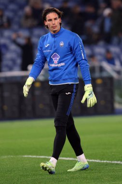 Roma, İtalya 28.12.2024: İtalyan futbol şampiyonası Serie A Enilive 2024-2025 maçından önceki ısınma turlarında Atalanta 'lı Marco Carnesecchi Roma' daki Stadio Olimpico 'da SS Lazio' ya karşı Atalanta Bergamasca Calcio.