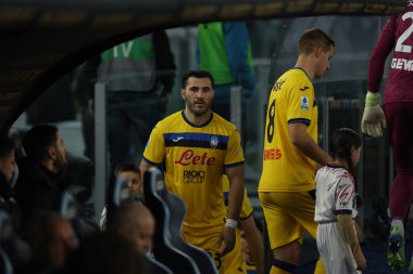 Roma, İtalya 28.12.2024: Atalanta takımından Sead Kolasinac, İtalya futbol şampiyonası Serie A Enilive 2024-2025 karşılaşmasından önce sahaya çıktı..
