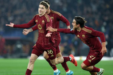 Roma, İtalya 05.01.2025: Roman Alexis Saelemaekers İtalya futbol şampiyonası Serie A Enilive 2024-2025 maçında Roma 'daki Stadio Olimpico' da SS Lazio 'ya karşı oynadığı maçta golü attı ve takımla birlikte kutladı..
