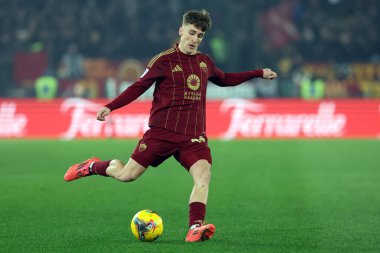 Roma, İtalya 05.01.2025: İtalyan futbolcu Alexis Saelemaekers İtalya Futbol Şampiyonası sırasında Serie A Enilive 2024-2025 AS Romanlar SS Lazio 'ya karşı Roma' daki Stadio Olimpico maçında.