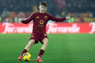 Roma, İtalya 05.01.2025: İtalyan futbolcu Alexis Saelemaekers İtalya Futbol Şampiyonası sırasında Serie A Enilive 2024-2025 AS Romanlar SS Lazio 'ya karşı Roma' daki Stadio Olimpico maçında.