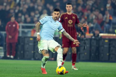 Roma, İtalya 05.01.2025: Lazio 'dan Mattia Zaccagni, İtalya futbol şampiyonluğu sırasında Roma' dan Gianluca Mancini Serie A Enilive 2024-2025 Roma 'dan SS Lazio' ya karşı Roma 'daki Stadio Olimpico.