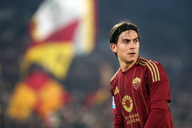 Roma, İtalya 05.01.2025: İtalyan futbolcu Paulo Dybala İtalya Futbol Şampiyonası sırasında Serie A Enilive 2024-2025 AS Romanlar SS Lazio 'ya karşı Roma' daki Stadio Olimpico maçında.