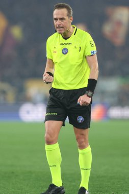 Roma, İtalya 05.01.2025: İtalya Futbol Şampiyonası sırasında hakem Pairetto Serie A Enilive 2024-2025 Maç AS Romanlar SS Lazio 'ya karşı Roma' daki Stadio Olimpico 'da.