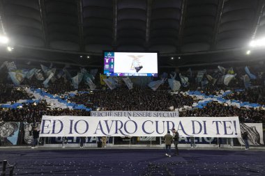 Roma, İtalya 10.01.2025: İtalyan futbol şampiyonası Serie A Enilive 2024-2025 karşılaşmasından önce tembel taraftarların koreografisi Roma 'daki Stadio Olimpico' da SS Lazio 'ya karşı 1907.