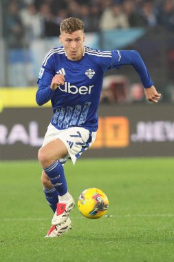 Roma, İtalya 10.01.2025: İtalya futbol şampiyonluğu sırasında Como 'dan Van der Brempt Serie A Enilive 2024-2025 karşılaşmasında SS Lazio Como' ya karşı Roma 'daki Stadio Olimpico' da 1907.