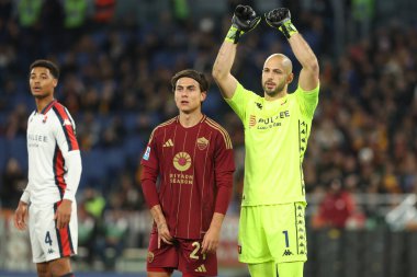 Roma, İtalya 17.01.2025: Roma 'dan Paulo Dybala, İtalya futbol şampiyonasında Cenova' dan Nicola Leali Serie A Enilive 2024-2025 karşılaşmasında Roma 'daki Stadio Olimpico' da AS Roma-Genoa CFC karşılaşması.