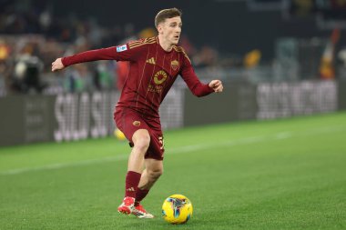 Roma, İtalya 17.01.2025: İtalyan futbolcu Alexis Saelemaekers İtalya Futbol Şampiyonası sırasında Serie A Enilive 2024-2025 AS Romanlar Cenova CFC 'ye karşı Roma' daki Stadio Olimpico 'da karşılaşacak.