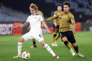 Roma, İtalya 23.01.2025: Lazio 'dan Nicolo Rovella, Real Sociedad' dan Zubimendi Uefa Avrupa Ligi 2024-2025, 7. gün, SS Lazio ile Roma 'daki Olimpiyat Stadyumu' nda oynanan Real Sociedad de Futbol maçında.