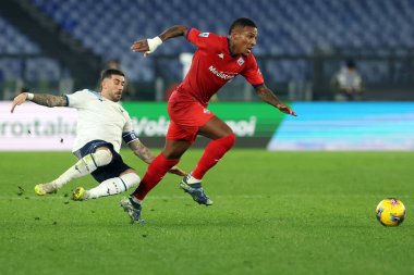 Roma, İtalya 26.01.2025: Lazio 'dan Mattia Zaccagni, Fiorentina' dan Lucas Beltran İtalyan futbol şampiyonası Serie A Enilive 2024-2025 SS Lazio, Roma 'daki Stadio Olimpico' da Fiorentina Calcio 'ya karşı.