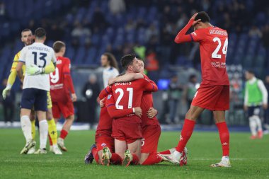 Roma, İtalya 26.01.2025: Fiorentina oyuncuları İtalya 'daki Stadio Olimpico' da oynanan 2024-2025 Serie A Enilive-2025 SS Lazio-Fiorentina Calcio maçının galibiyetini kutluyorlar..