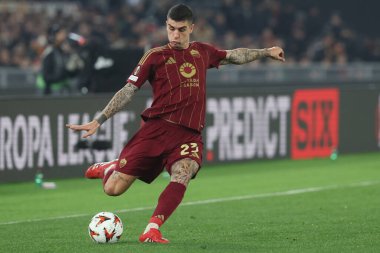 Roma, İtalya 30.01.2025: Uefa Avrupa Ligi 2024-2025 döneminde Roman Gianluca Mancini, Roma 'daki Olimpiyat Stadyumu' nda AS Roman Eintracht Frankfurt 'a karşı oynanan futbol karşılaşması.