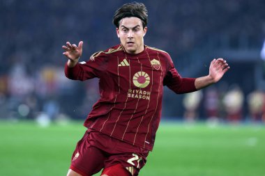 Roma, İtalya 30.01.2025: Uefa Avrupa Ligi 2024-2025 döneminde Romanlardan Paulo Dybala, AS Roman Eintracht Frankfurt 'a karşı Roma Olimpiyat Stadyumu' nda oynanan futbol karşılaşması.