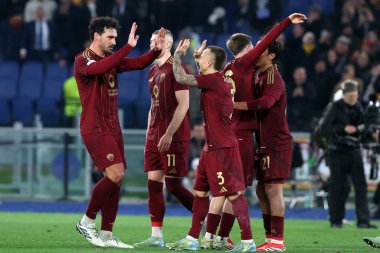 Roma, İtalya 30.01.2025: Roman Angelino Uefa Avrupa Ligi 2024-2025, AS Roman Eintracht Frankfurt 'a karşı Roma Olimpiyat Stadyumu' nda oynanan futbol karşılaşmasında golü attı ve takımla birlikte kutladı..