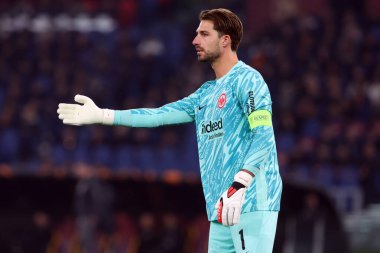 Roma, İtalya 30.01.2025: Uefa Avrupa Ligi 2024-2025 döneminde Eintracht Frankfurt 'tan Kevin Trapp, Roma' daki Olimpiyat Stadyumu 'nda AS Roman Eintracht Frankfurt' a karşı oynanan futbol karşılaşması.