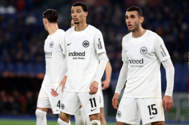 Roma, İtalya 30.01.2025: Eintracht Frankfurt 'tan Hugo Ekitike, 2024-2025 Uefa Avrupa Ligi sırasında Eintracht Frankfurt' tan Ellyes Skhiri, Roma 'daki Olimpiyat Stadyumu' nda AS Roman Eintracht Frankfurt 'a karşı oynanan futbol karşılaşması.