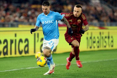 Roma, İtalya 02.02.2025: Roma Angelino, Napoli 'li Matteo Politano İtalya Futbol Şampiyonası sırasında Serie A Enilive 2024-2025 AS Roma-SSC Napoli karşılaşması 2 Şubat 2025' te Roma 'daki Stadio Olimpico' da.