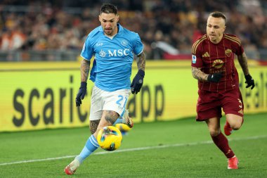Roma, İtalya 02.02.2025: Roma Angelino, Napoli 'li Matteo Politano İtalya Futbol Şampiyonası sırasında Serie A Enilive 2024-2025 AS Roma-SSC Napoli karşılaşması 2 Şubat 2025' te Roma 'daki Stadio Olimpico' da.