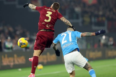 Roma, İtalya 02.02.2025: Roma Angelino, Napoli 'li Matteo Politano İtalya Futbol Şampiyonası sırasında Serie A Enilive 2024-2025 AS Roma-SSC Napoli karşılaşması 2 Şubat 2025' te Roma 'daki Stadio Olimpico' da.