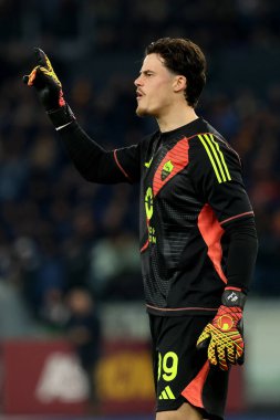 Roma, İtalya 02.02.2025: İtalya futbol şampiyonluğu sırasında Roma 'nın Mil Svilar' ı Serie A Enilive 2024-2025 maçında AS Romanlar SSC Napoli 'ye karşı Roma' daki Stadio Olimpico 'da 2 Şubat 2025.