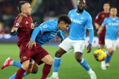 Roma, İtalya 02.02.2025: Roma 'lı Angelino, Napoli' li Giovanni Di Lorenzo İtalya Futbol Şampiyonası sırasında Serie A Enilive 2024-2025 Roma-SSC Napoli karşılaşmasında 2 Şubat 2025 'te Roma' daki Stadio Olimpico 'da AS-SSC Napoli karşılaşması.