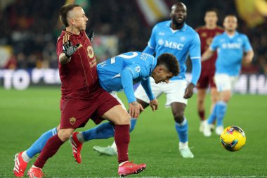 Roma, İtalya 02.02.2025: Roma 'lı Angelino, Napoli' li Giovanni Di Lorenzo İtalya Futbol Şampiyonası sırasında Serie A Enilive 2024-2025 Roma-SSC Napoli karşılaşmasında 2 Şubat 2025 'te Roma' daki Stadio Olimpico 'da AS-SSC Napoli karşılaşması.