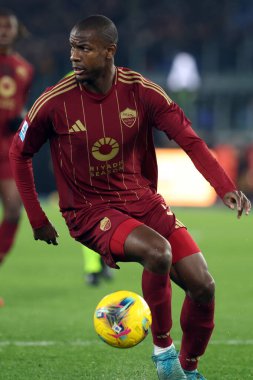 Roma, İtalya 02.02.2025: İtalyan futbolcu Evan Ndicka İtalya Futbol Şampiyonası sırasında Serie A Enilive 2024-2025 AS Roma-SSC Napoli maçında 2 Şubat 2025 'te Roma' da Stadio Olimpico 'da.