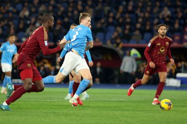 Roma, İtalya 02.02.2025: Napoli 'den Scott Mctominay, İtalya futbol şampiyonluğu sırasında Roma' dan Gianluca Mancini Serie A Enilive 2024-2025 Roma-SSC Napoli karşılaşması 2 Şubat 2025 'te Roma' daki Stadio Olimpico 'da.