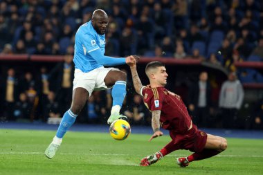 Roma, İtalya 02.02.2025: Napoli 'den Romelu Lukaku, İtalya futbol şampiyonluğu sırasında Roma' dan Gianluca Mancini Serie A Enilive 2024-2025 karşılaşmasında AS Romanlar SSC Napoli 'ye karşı Roma' daki Stadio Olimpico 'da 2 Şubat 2025.