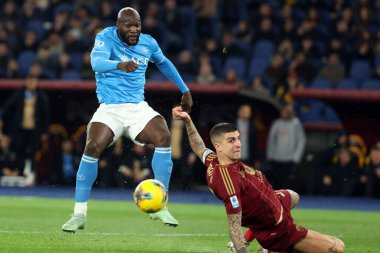 Roma, İtalya 02.02.2025: Napoli 'den Romelu Lukaku, İtalya futbol şampiyonluğu sırasında Roma' dan Gianluca Mancini Serie A Enilive 2024-2025 karşılaşmasında AS Romanlar SSC Napoli 'ye karşı Roma' daki Stadio Olimpico 'da 2 Şubat 2025.