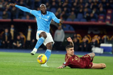 Roma, İtalya 02.02.2025: Napoli 'den Romelu Lukaku, İtalya futbol şampiyonluğu sırasında Roma' dan Gianluca Mancini Serie A Enilive 2024-2025 karşılaşmasında AS Romanlar SSC Napoli 'ye karşı Roma' daki Stadio Olimpico 'da 2 Şubat 2025.