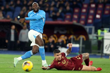 Roma, İtalya 02.02.2025: Napoli 'den Romelu Lukaku, İtalya futbol şampiyonluğu sırasında Roma' dan Gianluca Mancini Serie A Enilive 2024-2025 karşılaşmasında AS Romanlar SSC Napoli 'ye karşı Roma' daki Stadio Olimpico 'da 2 Şubat 2025.