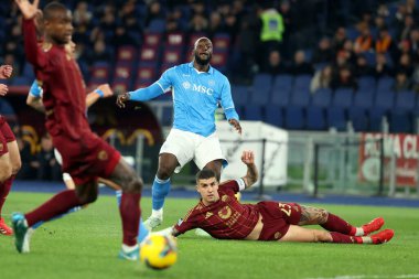 Roma, İtalya 02.02.2025: Napoli 'den Romelu Lukaku, İtalya futbol şampiyonluğu sırasında Roma' dan Gianluca Mancini Serie A Enilive 2024-2025 karşılaşmasında AS Romanlar SSC Napoli 'ye karşı Roma' daki Stadio Olimpico 'da 2 Şubat 2025.