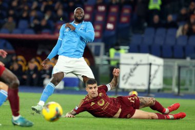 Roma, İtalya 02.02.2025: Napoli 'den Romelu Lukaku, İtalya futbol şampiyonluğu sırasında Roma' dan Gianluca Mancini Serie A Enilive 2024-2025 karşılaşmasında AS Romanlar SSC Napoli 'ye karşı Roma' daki Stadio Olimpico 'da 2 Şubat 2025.