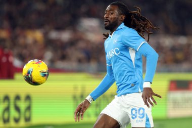 Roma, İtalya 02.02.2025: Napoli 'li Frank Zambo Anguissa İtalya Futbol Şampiyonası sırasında Serie A Enilive 2024-2025 AS Roma-SSC Napoli maçında 2 Şubat 2025' te Roma 'da Stadio Olimpico' da.