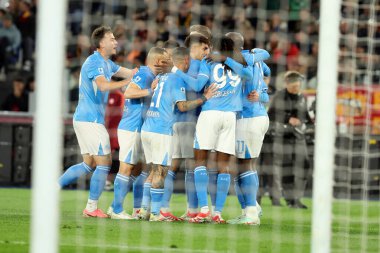 Roma, İtalya 02.02.2025: Napoli 'li Leonardo Spinazzola 2 Şubat 2025' te Roma 'da Stadio Olimpico' da oynanan SSC Napoli maçında İtalya Futbol Şampiyonası Serie A Enilive 2024-2025 maçında golü attı ve takımla birlikte kutladı..
